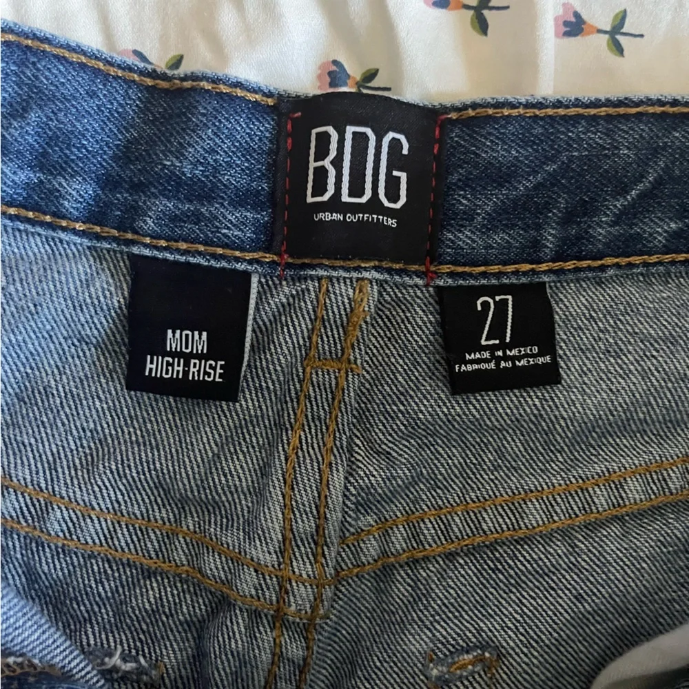 BDG Mom High-Rise Jean Short - Picture 3 of 5